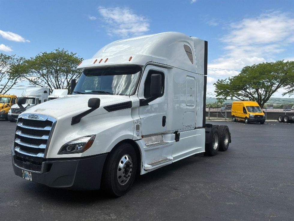 Sleeper Tractor-Heavy Duty Tractors-Freightliner-2020-T12664ST-Harrisburg-PA-716,384\n\t\tmiles-$ 45,000 - Image 3