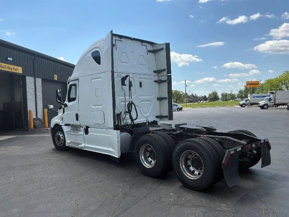 Sleeper Tractor-Heavy Duty Tractors-Freightliner-2020-T12664ST-Harrisburg-PA-716,384\n\t\tmiles-$ 45,000 - Image 5