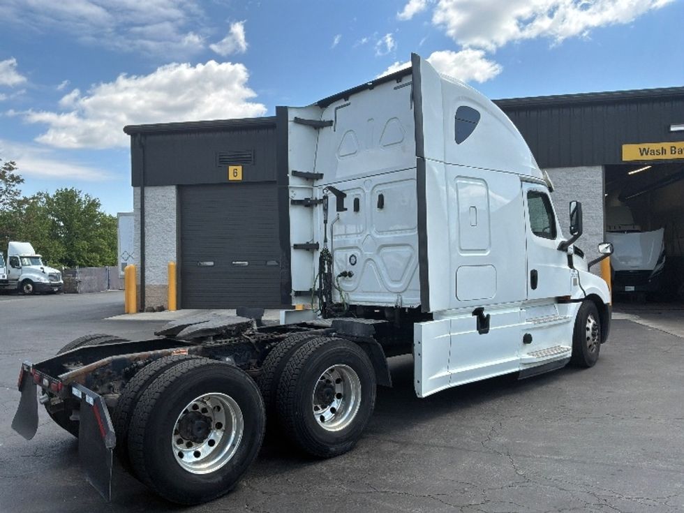 Sleeper Tractor-Heavy Duty Tractors-Freightliner-2020-T12664ST-Harrisburg-PA-716,384\n\t\tmiles-$ 45,000 - Image 7