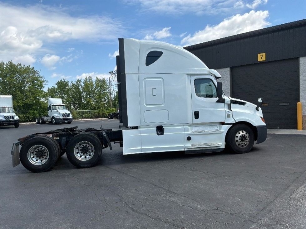 Sleeper Tractor-Heavy Duty Tractors-Freightliner-2020-T12664ST-Harrisburg-PA-716,384\n\t\tmiles-$ 45,000 - Image 8