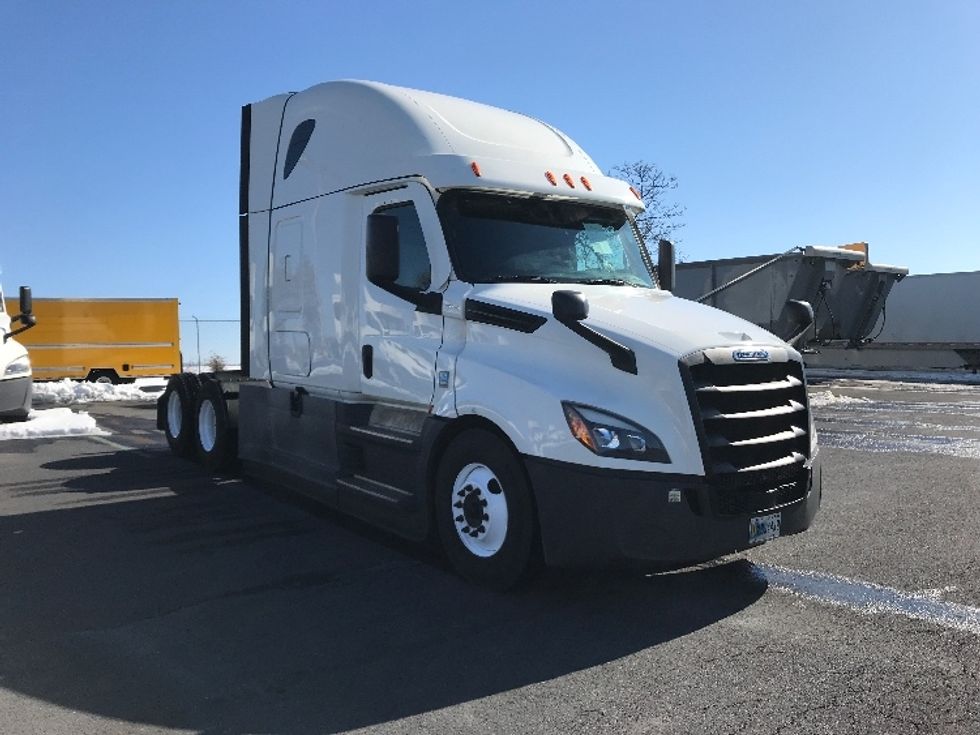 Sleeper Tractor-Heavy Duty Tractors-Freightliner-2020-T12664ST-Harrisonburg-VA-492,460\n\t\tmiles-$ 58,000 - Image 1