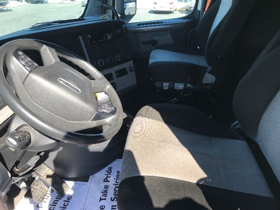 Sleeper Tractor-Heavy Duty Tractors-Freightliner-2020-T12664ST-Harrisonburg-VA-492,460\n\t\tmiles-$ 58,000 - Image 10