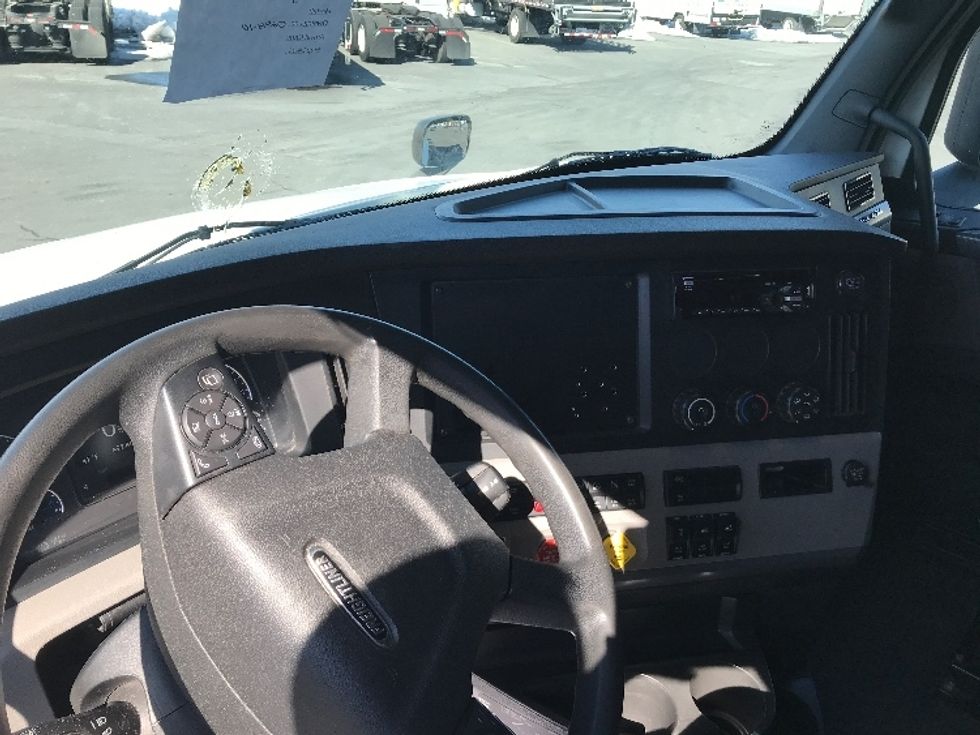 Sleeper Tractor-Heavy Duty Tractors-Freightliner-2020-T12664ST-Harrisonburg-VA-492,460\n\t\tmiles-$ 58,000 - Image 11