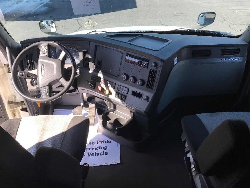 Sleeper Tractor-Heavy Duty Tractors-Freightliner-2020-T12664ST-Harrisonburg-VA-492,460\n\t\tmiles-$ 58,000 - Image 12