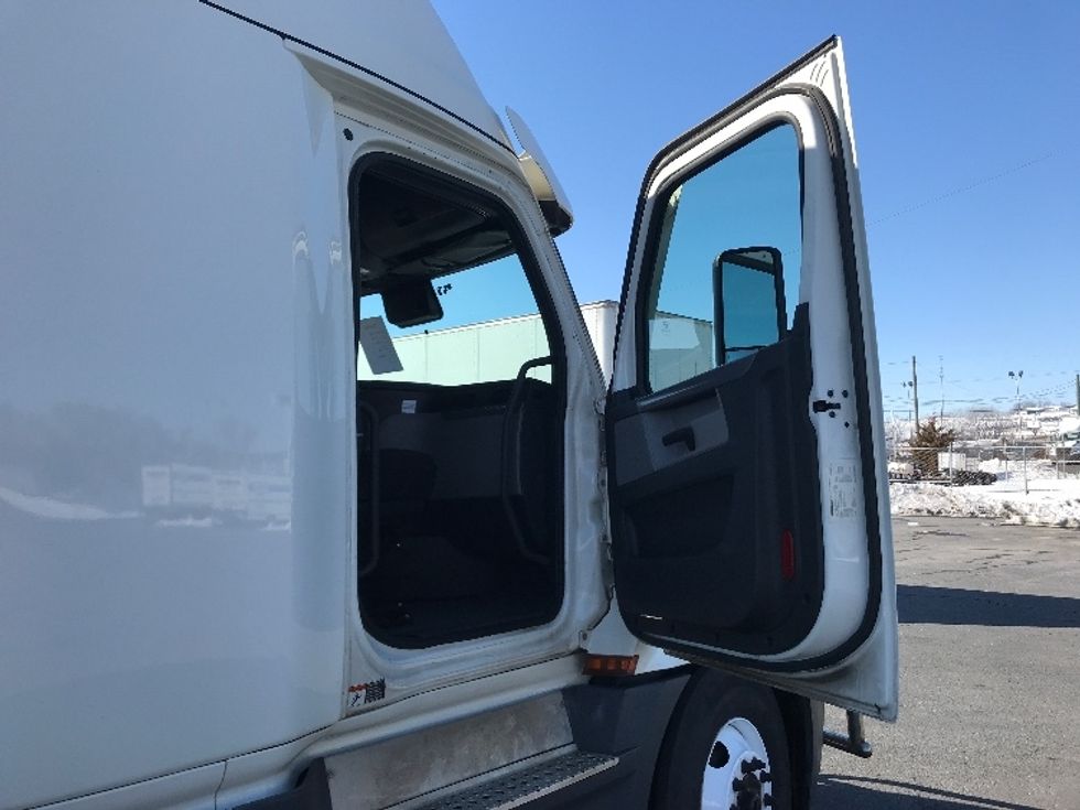 Sleeper Tractor-Heavy Duty Tractors-Freightliner-2020-T12664ST-Harrisonburg-VA-492,460\n\t\tmiles-$ 58,000 - Image 13