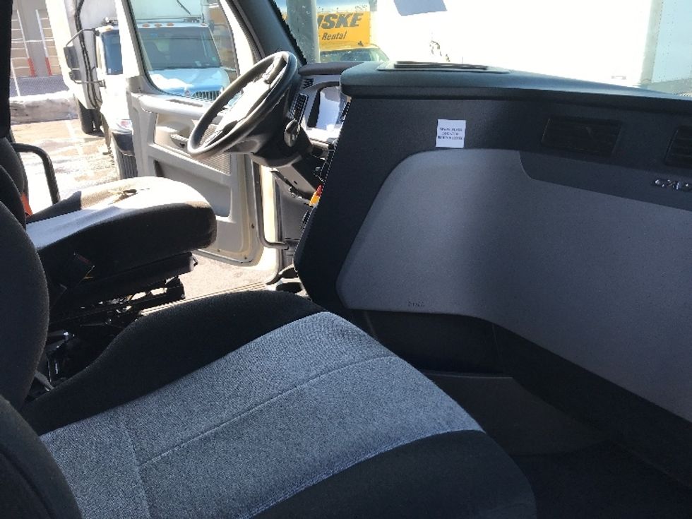 Sleeper Tractor-Heavy Duty Tractors-Freightliner-2020-T12664ST-Harrisonburg-VA-492,460\n\t\tmiles-$ 58,000 - Image 15