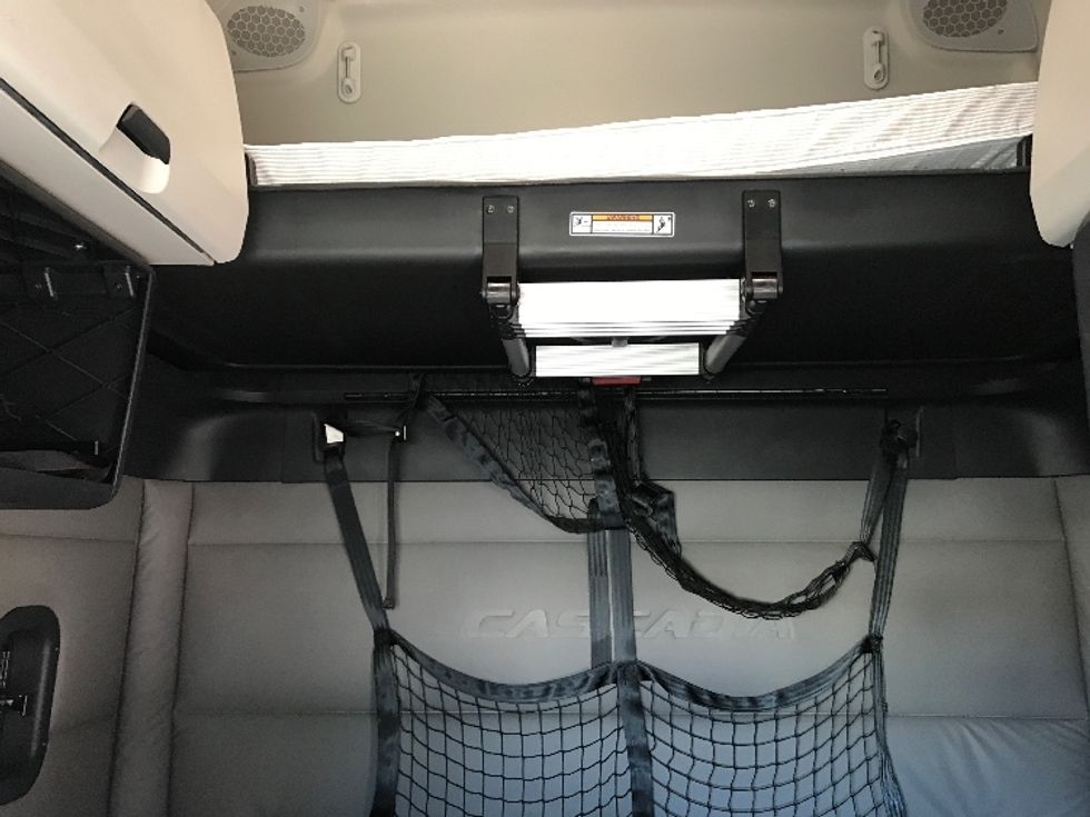 Sleeper Tractor-Heavy Duty Tractors-Freightliner-2020-T12664ST-Harrisonburg-VA-492,460\n\t\tmiles-$ 58,000 - Image 17