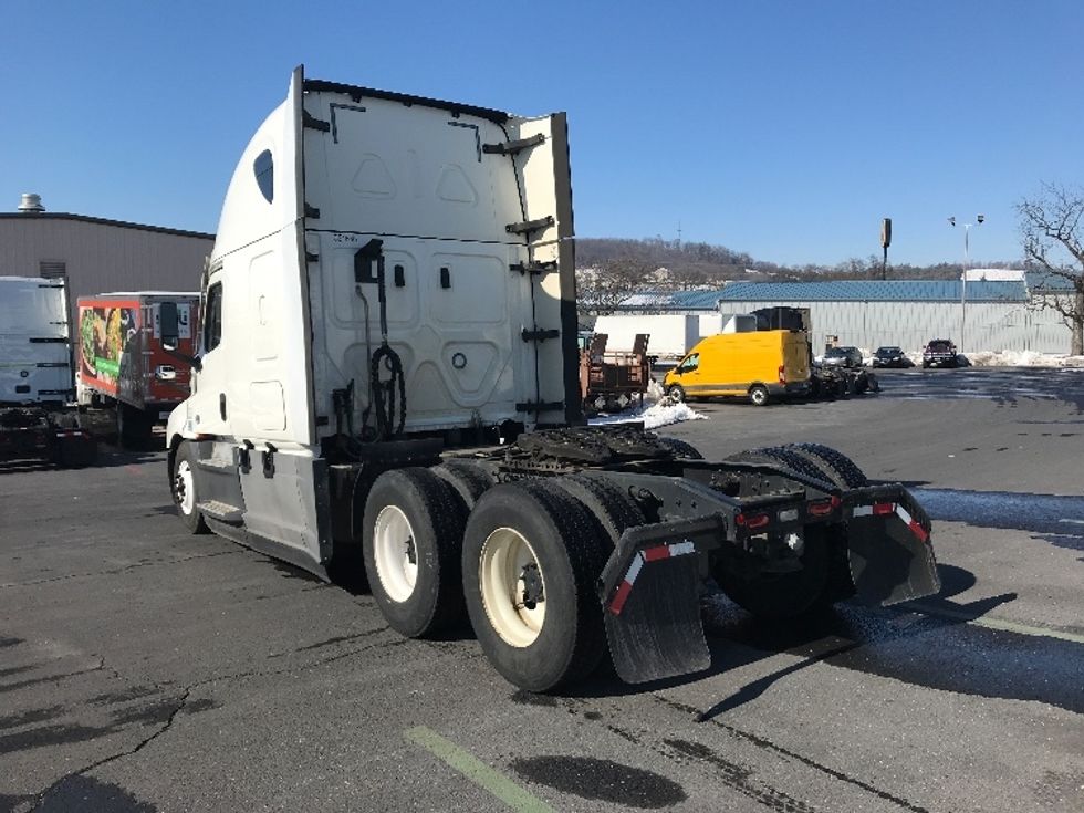 Sleeper Tractor-Heavy Duty Tractors-Freightliner-2020-T12664ST-Harrisonburg-VA-492,460\n\t\tmiles-$ 58,000 - Image 5