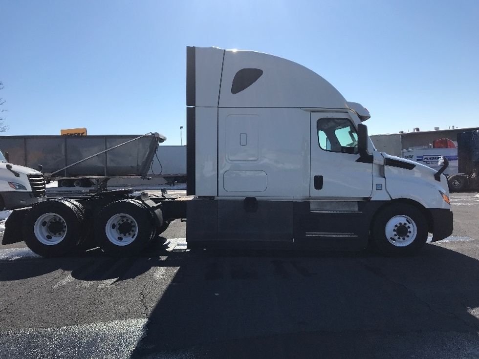 Sleeper Tractor-Heavy Duty Tractors-Freightliner-2020-T12664ST-Harrisonburg-VA-492,460\n\t\tmiles-$ 58,000 - Image 8