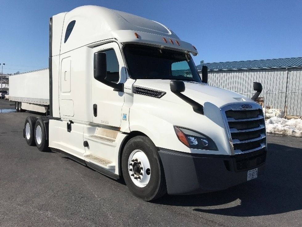 Sleeper Tractor-Heavy Duty Tractors-Freightliner-2020-T12664ST-Harrisonburg-VA-644,986\n\t\tmiles-$ 47,250 - Image 1