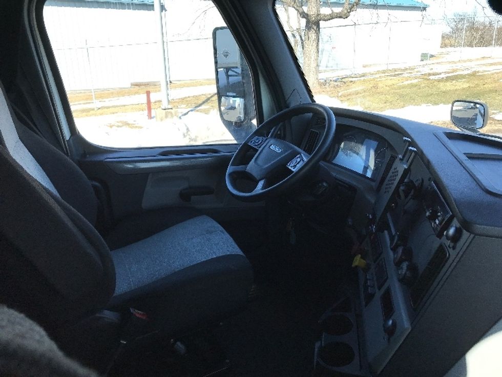 Sleeper Tractor-Heavy Duty Tractors-Freightliner-2020-T12664ST-Harrisonburg-VA-644,986\n\t\tmiles-$ 47,250 - Image 14