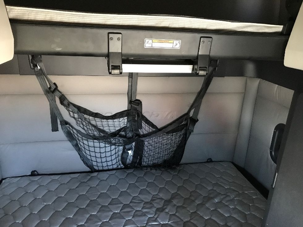 Sleeper Tractor-Heavy Duty Tractors-Freightliner-2020-T12664ST-Harrisonburg-VA-644,986\n\t\tmiles-$ 47,250 - Image 15