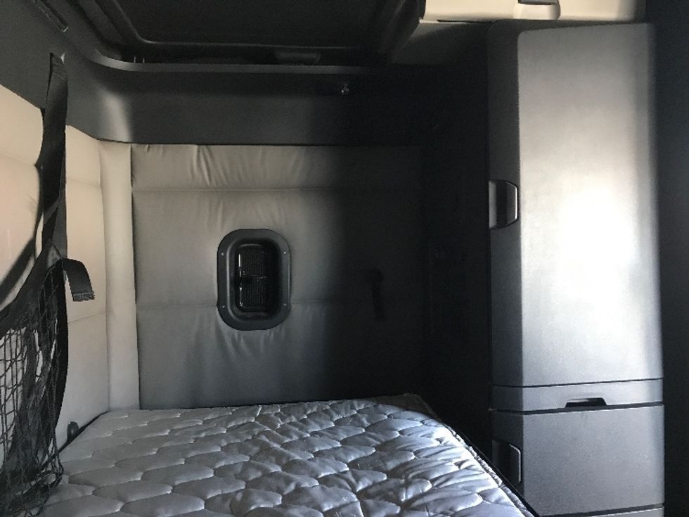 Sleeper Tractor-Heavy Duty Tractors-Freightliner-2020-T12664ST-Harrisonburg-VA-644,986\n\t\tmiles-$ 47,250 - Image 17