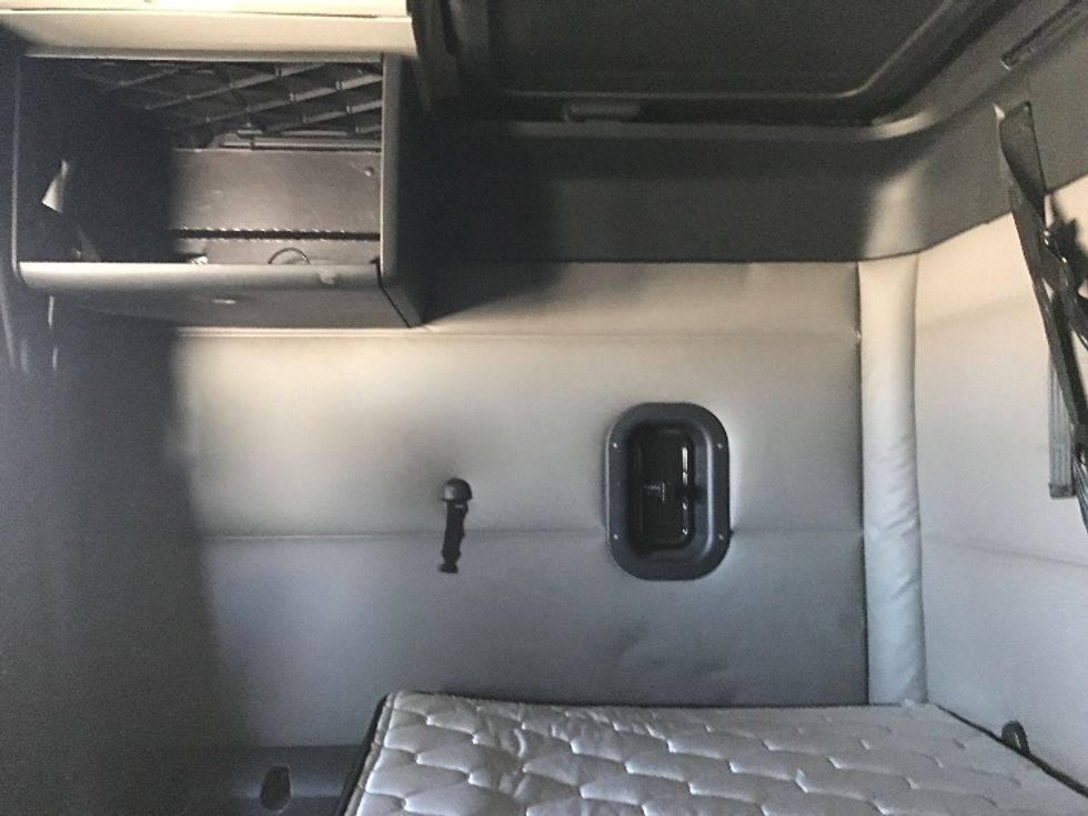 Sleeper Tractor-Heavy Duty Tractors-Freightliner-2020-T12664ST-Harrisonburg-VA-644,986\n\t\tmiles-$ 47,250 - Image 18