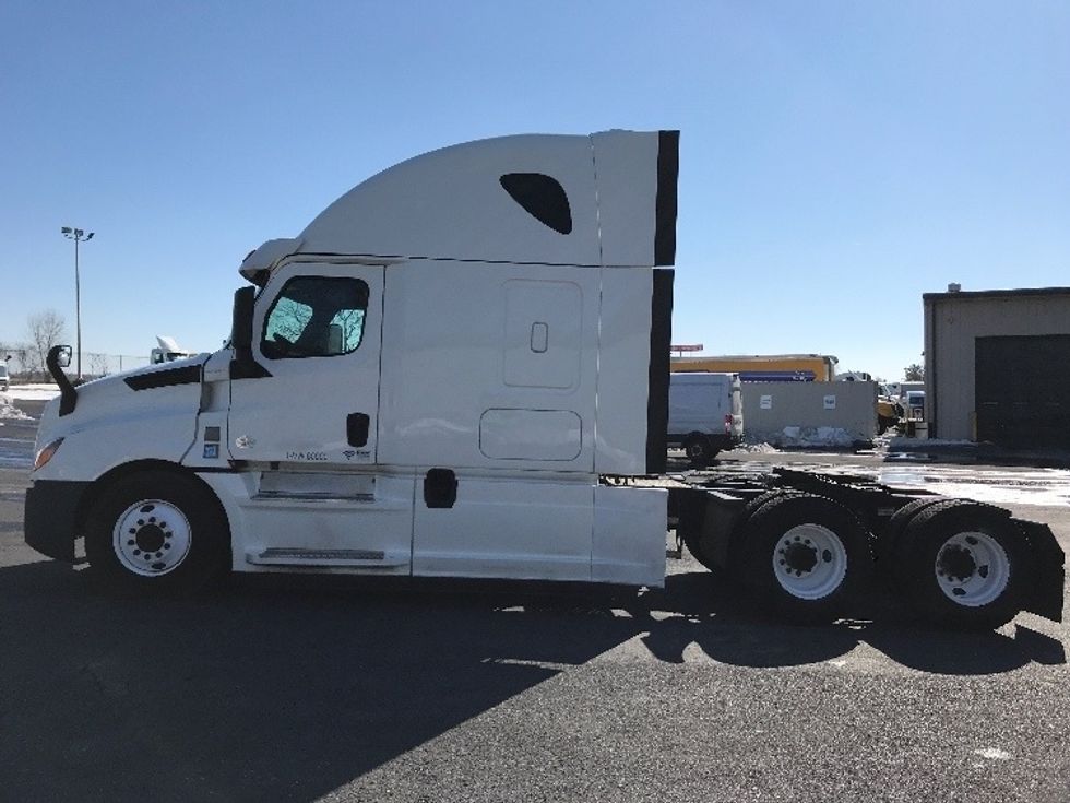 Sleeper Tractor-Heavy Duty Tractors-Freightliner-2020-T12664ST-Harrisonburg-VA-644,986\n\t\tmiles-$ 47,250 - Image 4