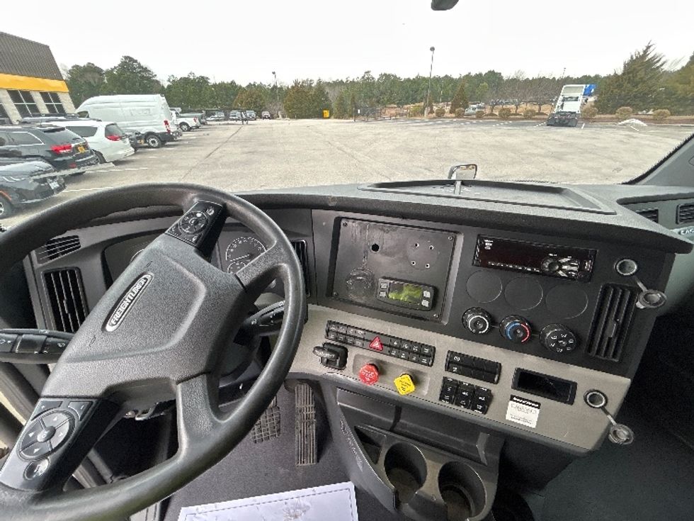 Sleeper Tractor-Heavy Duty Tractors-Freightliner-2020-T12664ST-Harrisonburg-VA-690,275\n\t\tmiles-$ 45,750 - Image 11