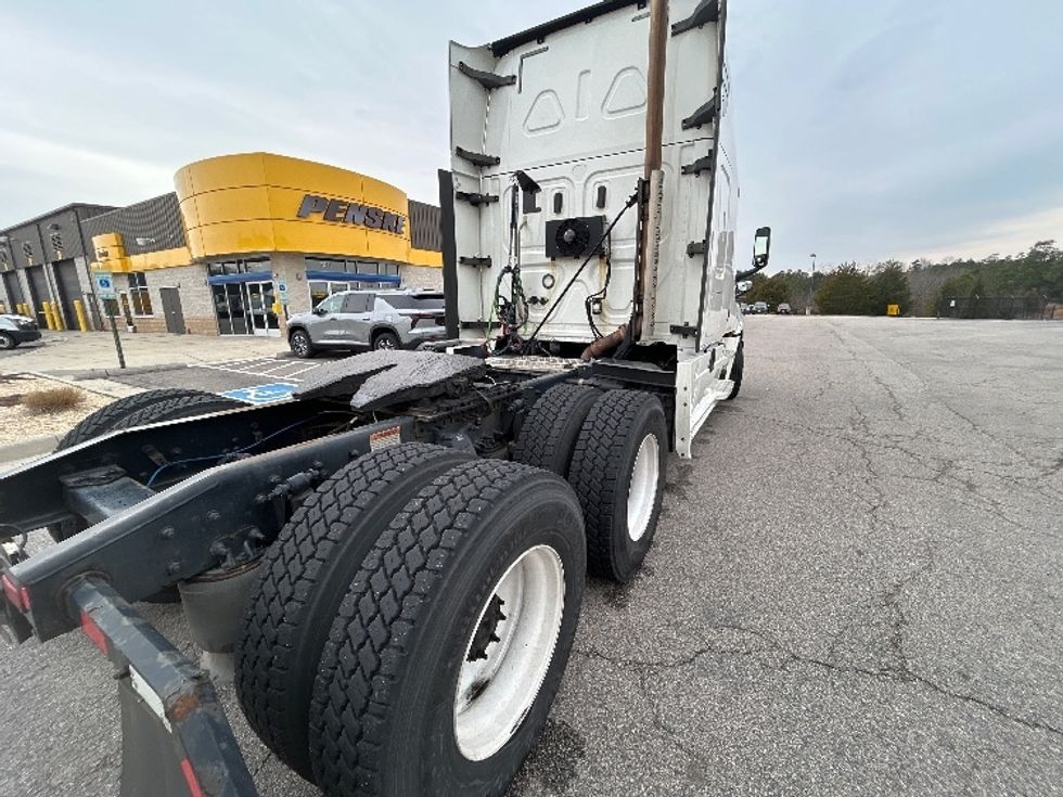 Sleeper Tractor-Heavy Duty Tractors-Freightliner-2020-T12664ST-Harrisonburg-VA-690,275\n\t\tmiles-$ 45,750 - Image 23