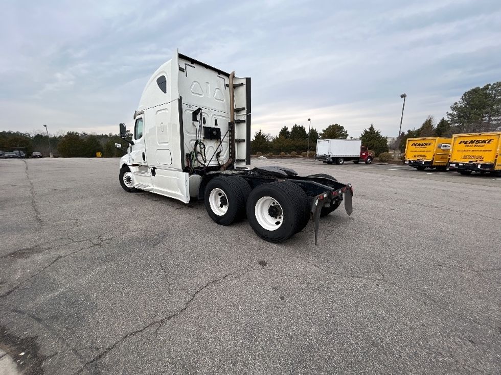 Sleeper Tractor-Heavy Duty Tractors-Freightliner-2020-T12664ST-Harrisonburg-VA-690,275\n\t\tmiles-$ 45,750 - Image 5