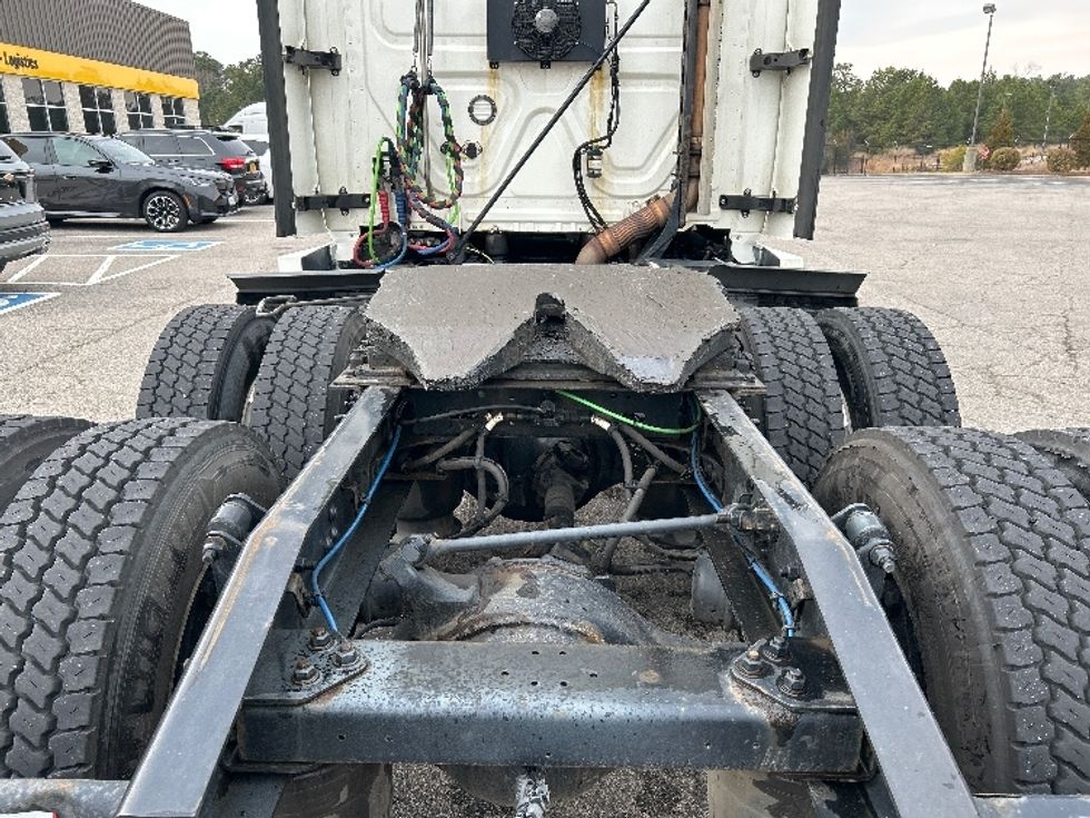 Sleeper Tractor-Heavy Duty Tractors-Freightliner-2020-T12664ST-Harrisonburg-VA-690,275\n\t\tmiles-$ 45,750 - Image 6