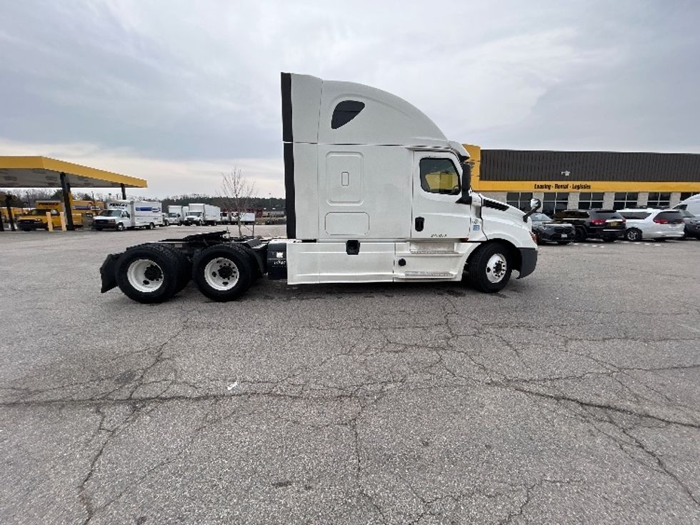 Sleeper Tractor-Heavy Duty Tractors-Freightliner-2020-T12664ST-Harrisonburg-VA-690,275\n\t\tmiles-$ 45,750 - Image 8