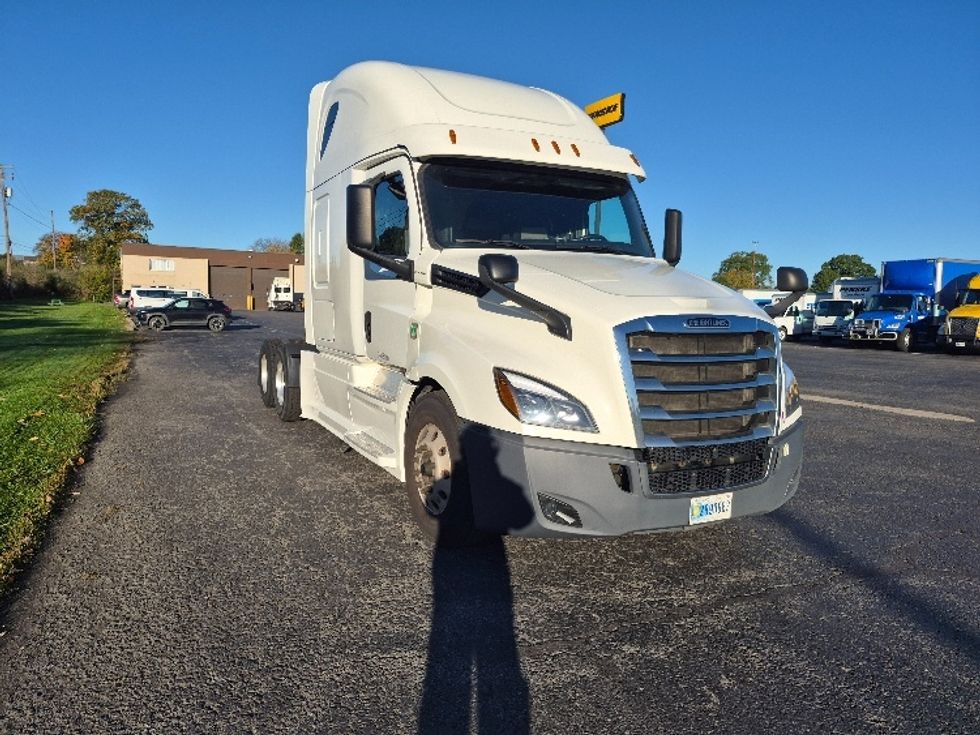 Sleeper Tractor-Heavy Duty Tractors-Freightliner-2020-T12664ST-Hazleton-PA-450,095\n\t\tmiles-$ 68,250 - Image 1