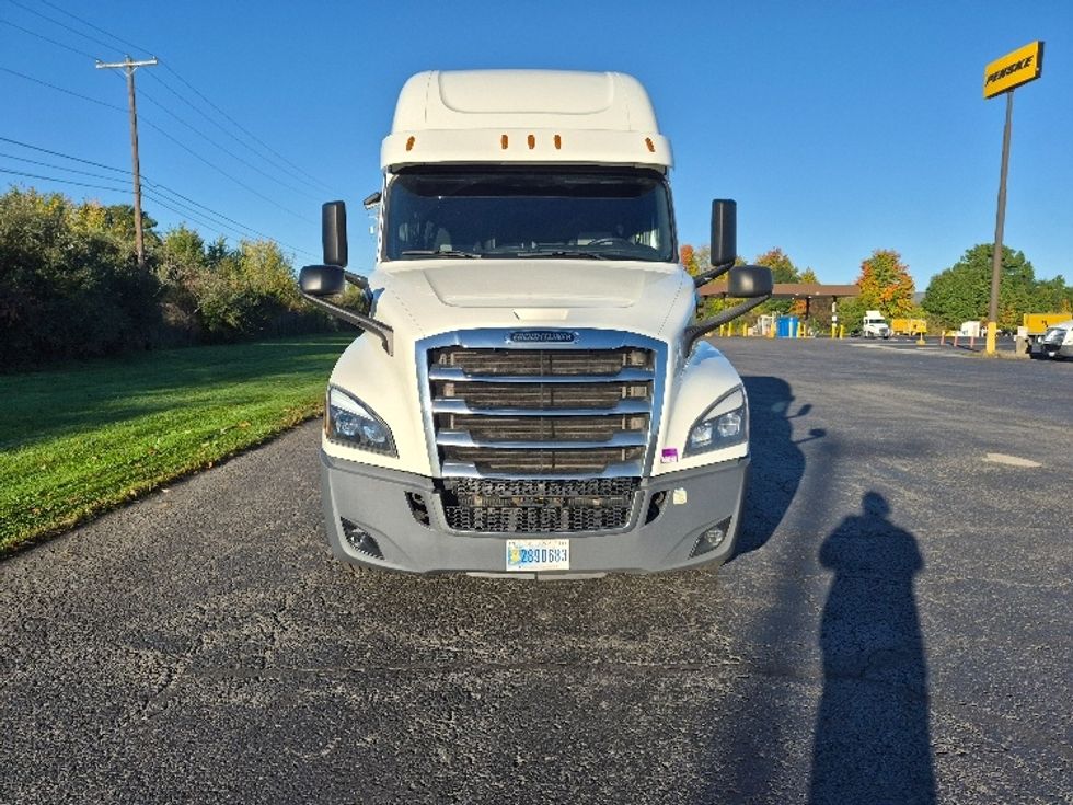 Sleeper Tractor-Heavy Duty Tractors-Freightliner-2020-T12664ST-Hazleton-PA-450,095\n\t\tmiles-$ 68,250 - Image 2