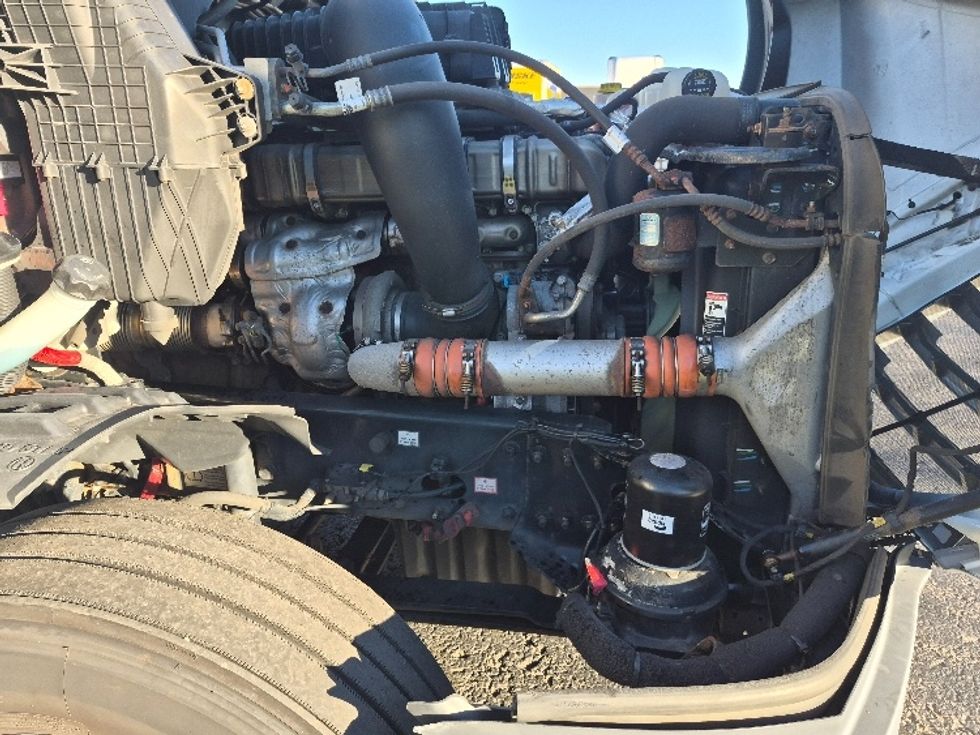Sleeper Tractor-Heavy Duty Tractors-Freightliner-2020-T12664ST-Hazleton-PA-450,095\n\t\tmiles-$ 68,250 - Image 20
