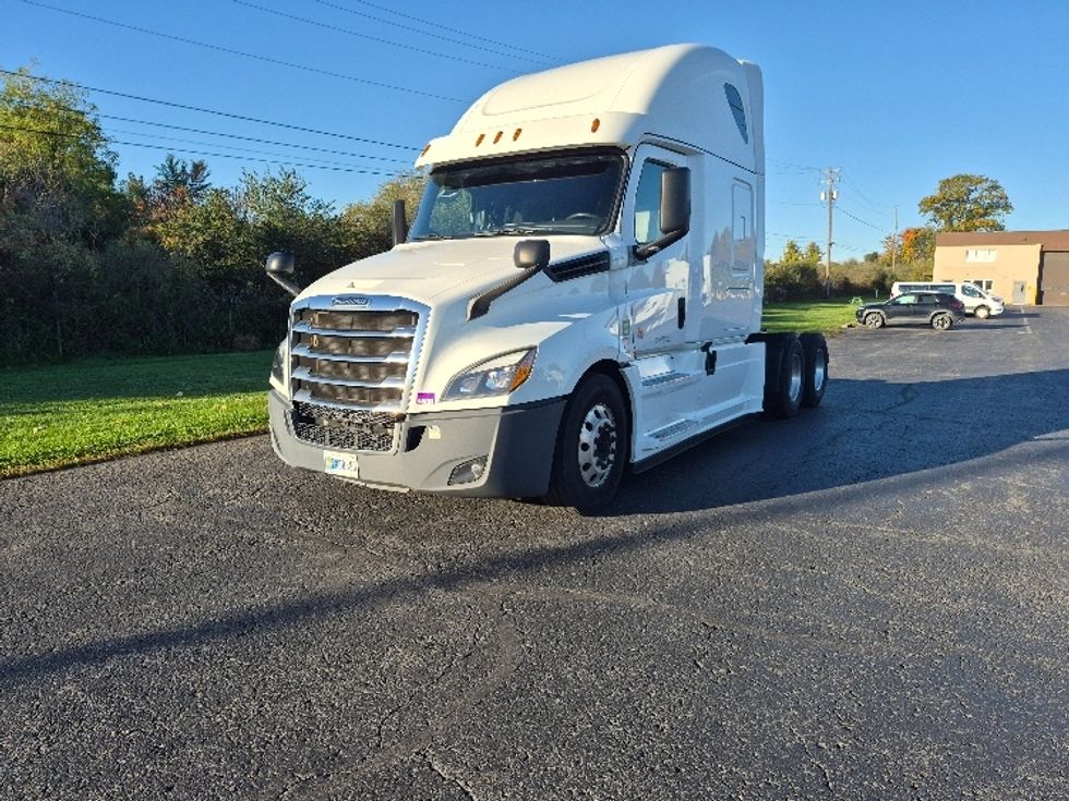 Sleeper Tractor-Heavy Duty Tractors-Freightliner-2020-T12664ST-Hazleton-PA-450,095\n\t\tmiles-$ 68,250 - Image 3
