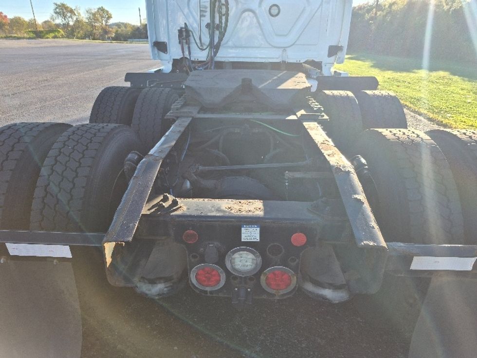 Sleeper Tractor-Heavy Duty Tractors-Freightliner-2020-T12664ST-Hazleton-PA-450,095\n\t\tmiles-$ 68,250 - Image 6
