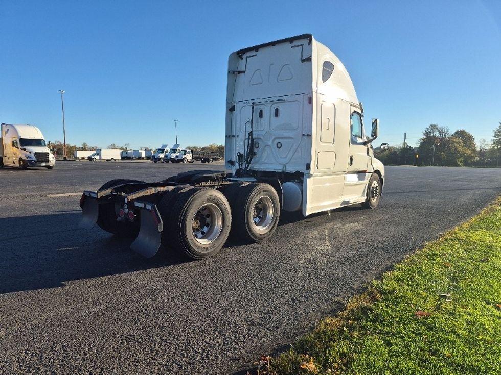 Sleeper Tractor-Heavy Duty Tractors-Freightliner-2020-T12664ST-Hazleton-PA-450,095\n\t\tmiles-$ 68,250 - Image 7