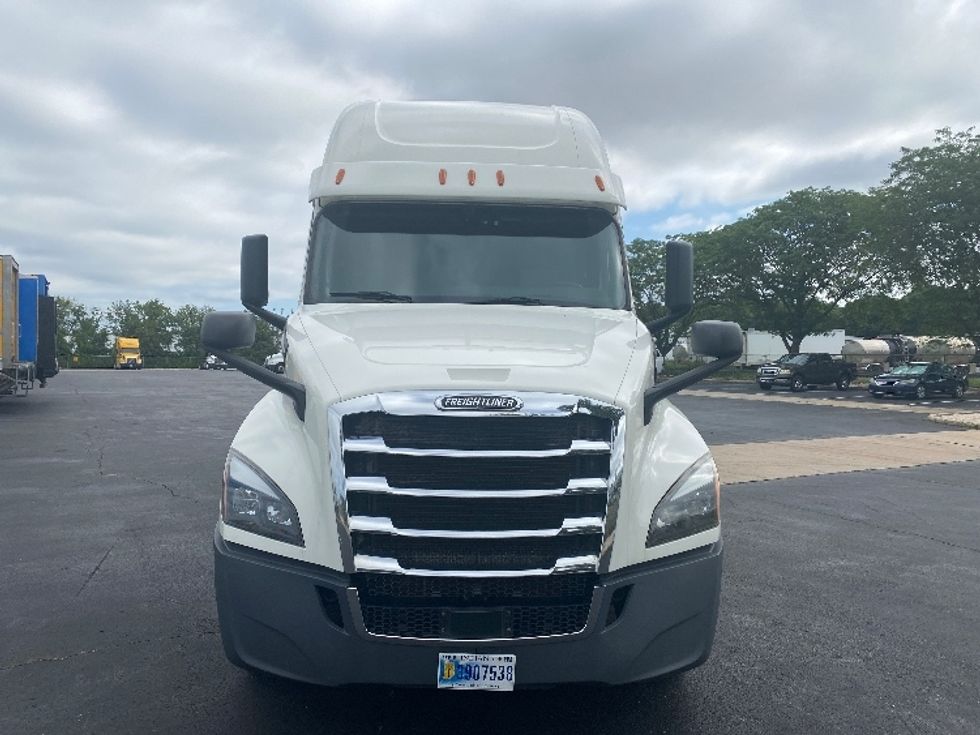 Sleeper Tractor-Heavy Duty Tractors-Freightliner-2020-T12664ST-Hazleton-PA-519,393\n\t\tmiles-$ 61,000 - Image 2