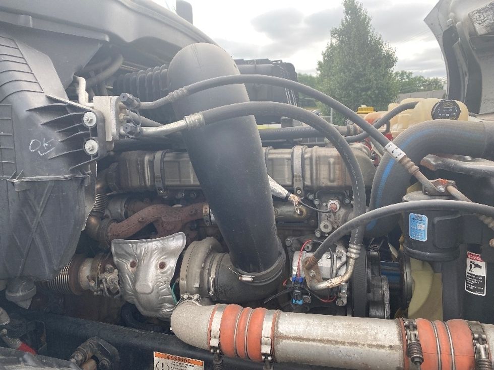 Sleeper Tractor-Heavy Duty Tractors-Freightliner-2020-T12664ST-Hazleton-PA-519,393\n\t\tmiles-$ 61,000 - Image 20