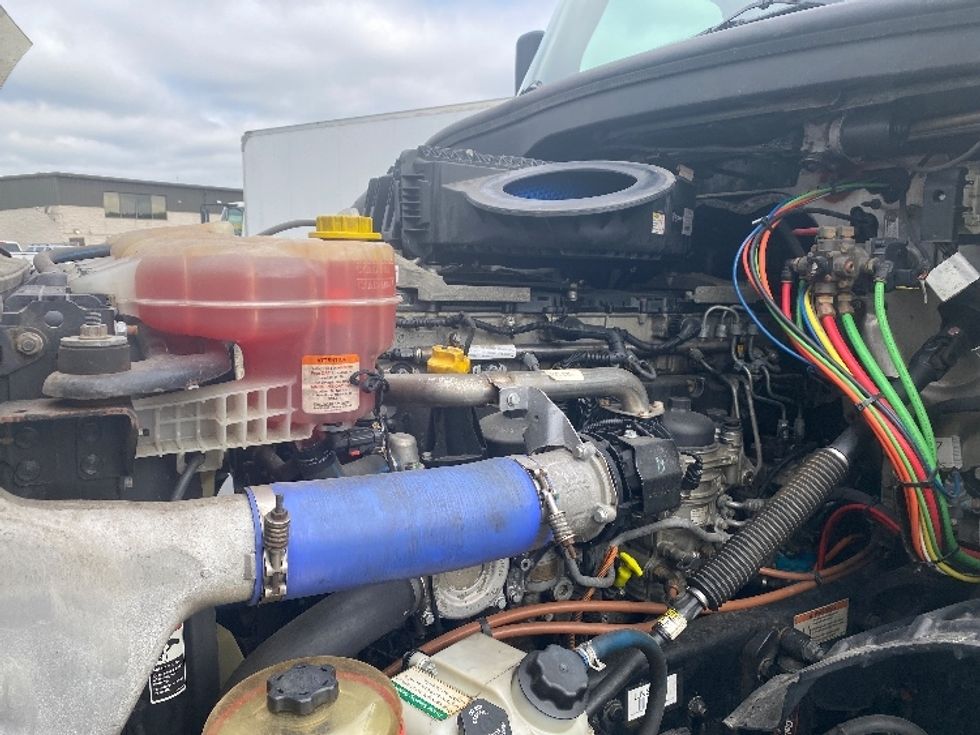 Sleeper Tractor-Heavy Duty Tractors-Freightliner-2020-T12664ST-Hazleton-PA-519,393\n\t\tmiles-$ 61,000 - Image 21