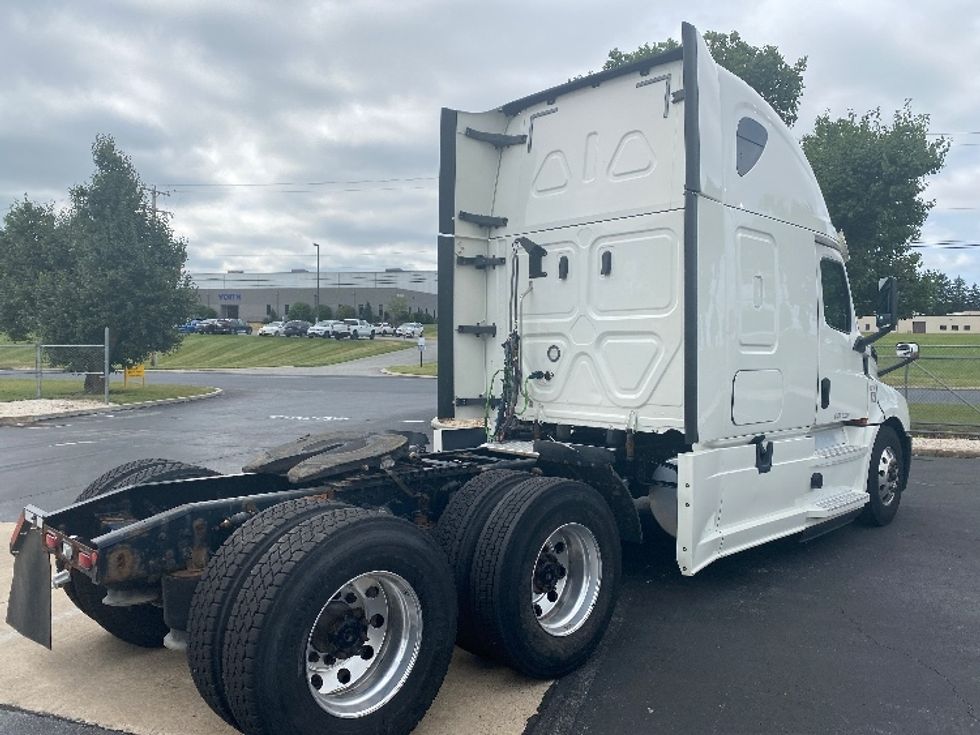 Sleeper Tractor-Heavy Duty Tractors-Freightliner-2020-T12664ST-Hazleton-PA-519,393\n\t\tmiles-$ 61,000 - Image 7