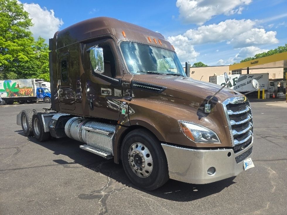 Sleeper Tractor-Heavy Duty Tractors-Freightliner-2020-T12664ST-Hazleton-PA-541,102\n\t\tmiles-$ 53,750 - Image 1
