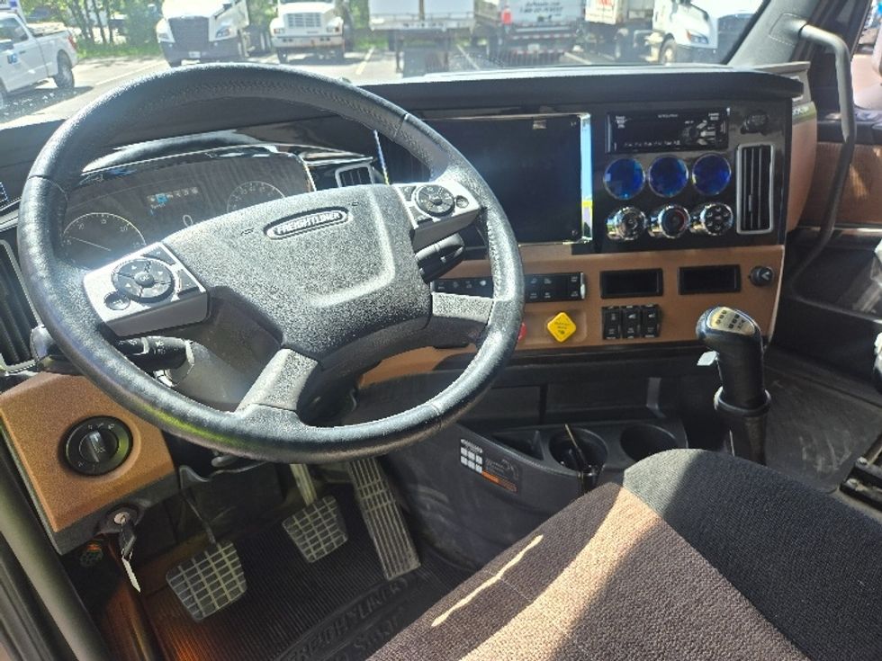 Sleeper Tractor-Heavy Duty Tractors-Freightliner-2020-T12664ST-Hazleton-PA-541,102\n\t\tmiles-$ 53,750 - Image 10