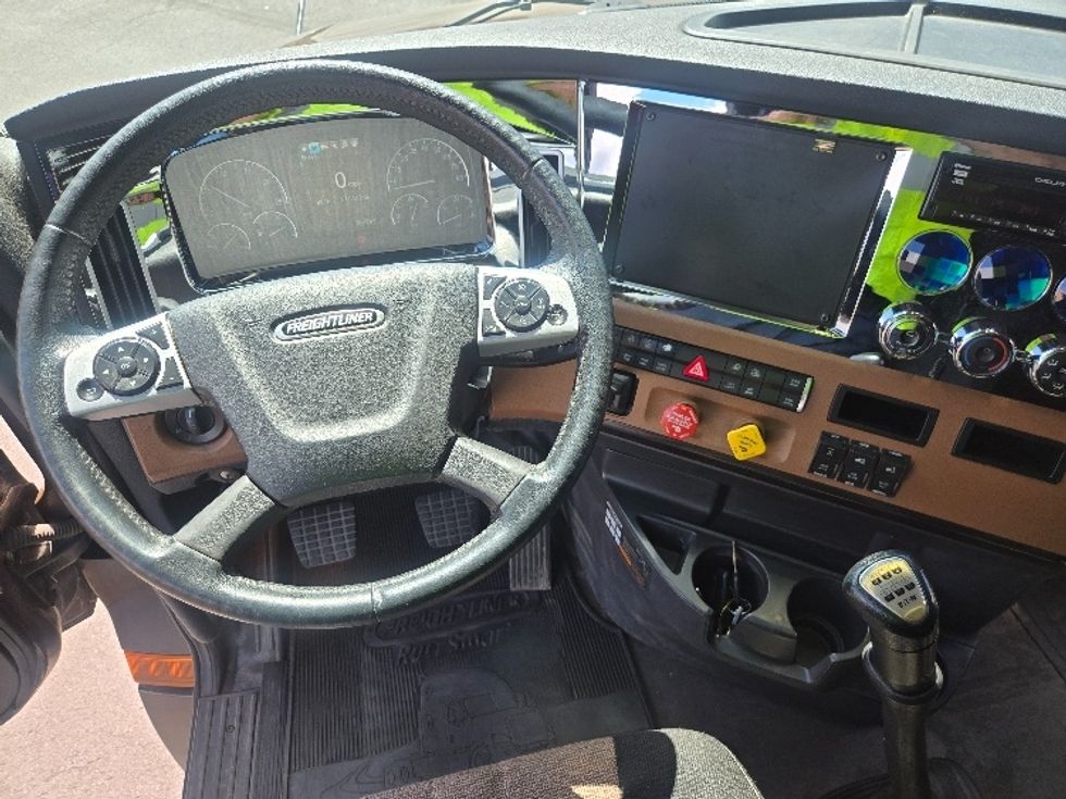 Sleeper Tractor-Heavy Duty Tractors-Freightliner-2020-T12664ST-Hazleton-PA-541,102\n\t\tmiles-$ 53,750 - Image 11