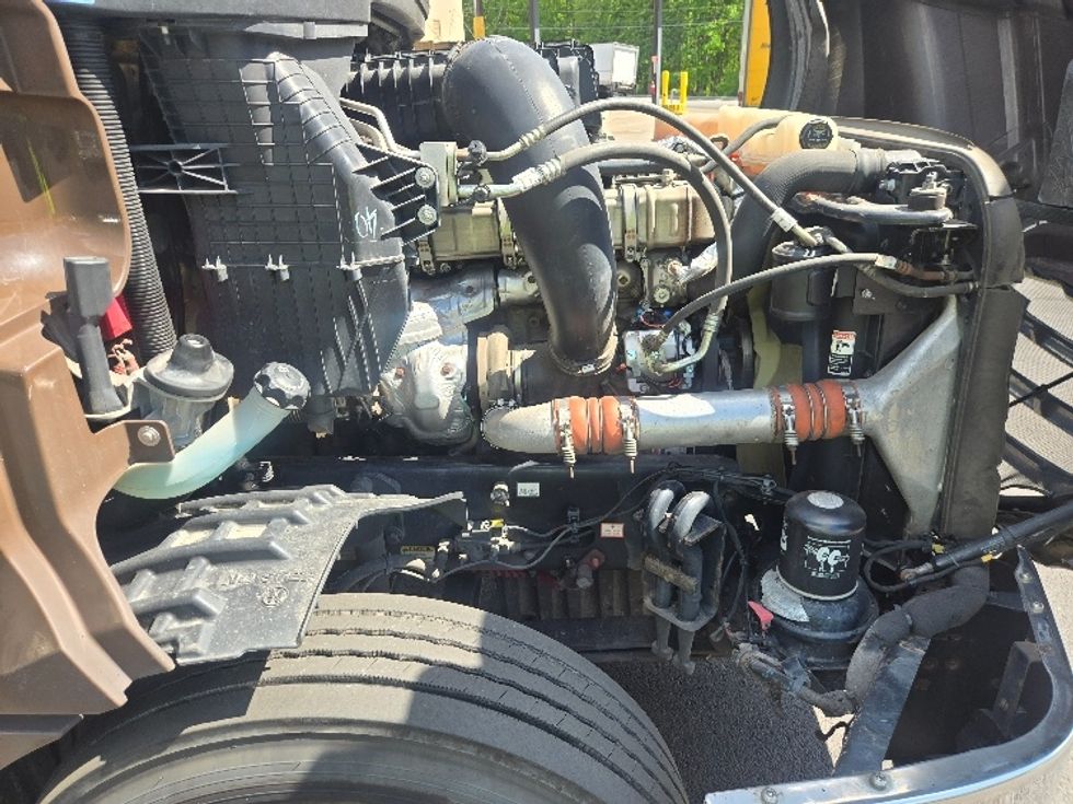 Sleeper Tractor-Heavy Duty Tractors-Freightliner-2020-T12664ST-Hazleton-PA-541,102\n\t\tmiles-$ 53,750 - Image 19
