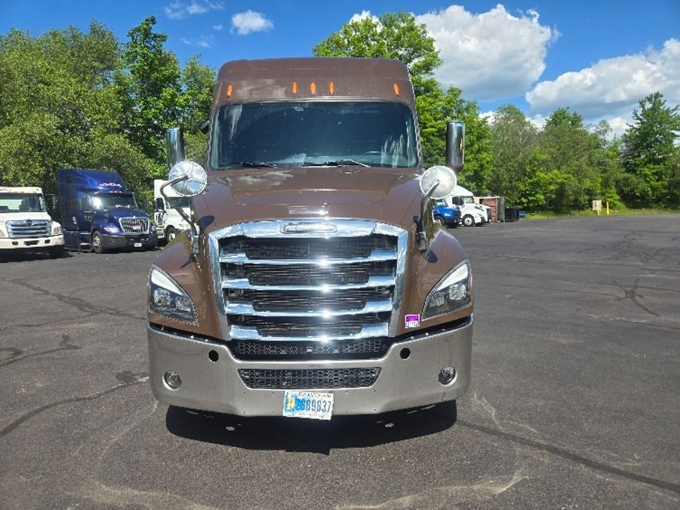 Sleeper Tractor-Heavy Duty Tractors-Freightliner-2020-T12664ST-Hazleton-PA-541,102\n\t\tmiles-$ 53,750 - Image 2