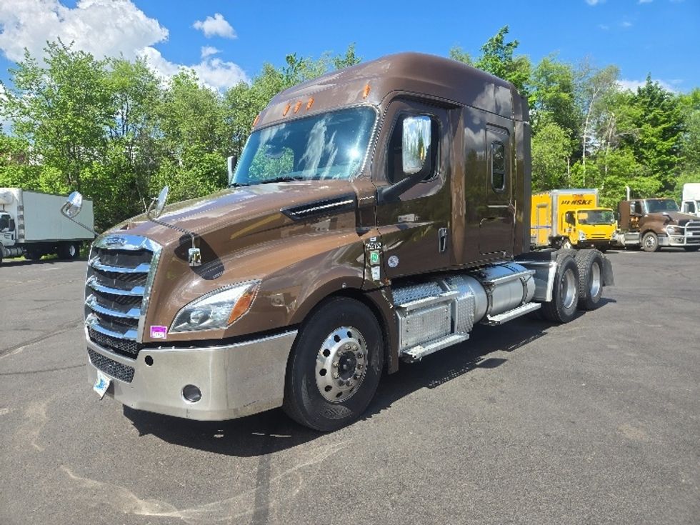 Sleeper Tractor-Heavy Duty Tractors-Freightliner-2020-T12664ST-Hazleton-PA-541,102\n\t\tmiles-$ 53,750 - Image 3