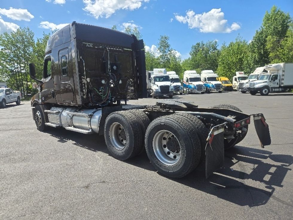 Sleeper Tractor-Heavy Duty Tractors-Freightliner-2020-T12664ST-Hazleton-PA-541,102\n\t\tmiles-$ 53,750 - Image 5