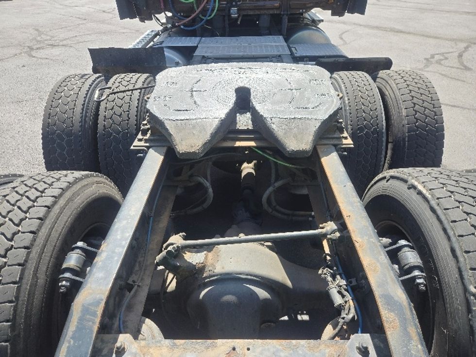 Sleeper Tractor-Heavy Duty Tractors-Freightliner-2020-T12664ST-Hazleton-PA-541,102\n\t\tmiles-$ 53,750 - Image 6