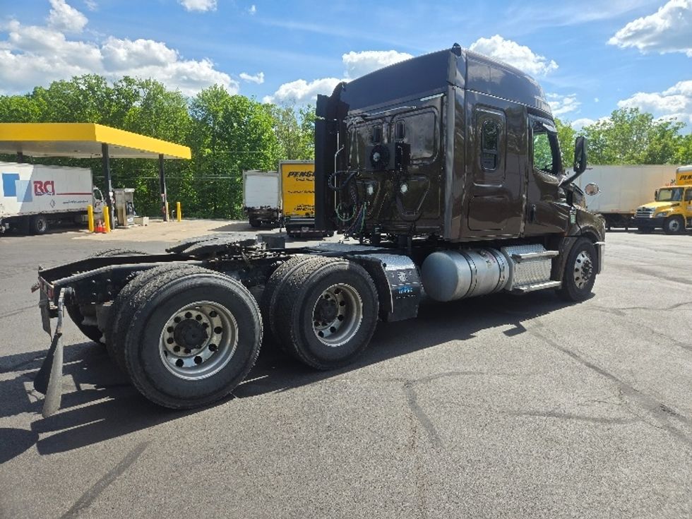 Sleeper Tractor-Heavy Duty Tractors-Freightliner-2020-T12664ST-Hazleton-PA-541,102\n\t\tmiles-$ 53,750 - Image 7