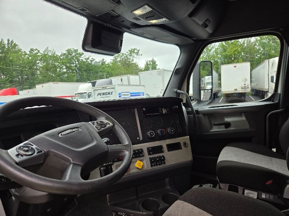 Sleeper Tractor-Heavy Duty Tractors-Freightliner-2020-T12664ST-Hazleton-PA-541,790\n\t\tmiles-$ 57,750 - Image 10