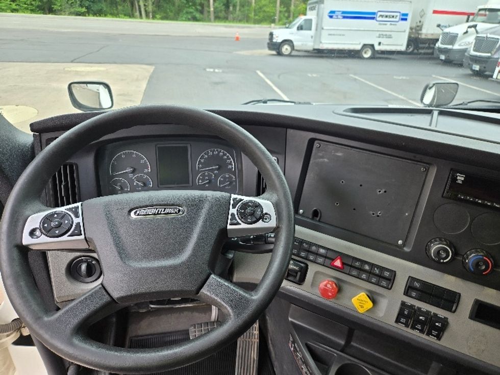 Sleeper Tractor-Heavy Duty Tractors-Freightliner-2020-T12664ST-Hazleton-PA-541,790\n\t\tmiles-$ 57,750 - Image 11