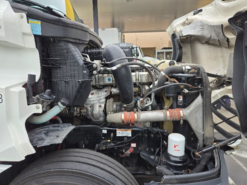 Sleeper Tractor-Heavy Duty Tractors-Freightliner-2020-T12664ST-Hazleton-PA-541,790\n\t\tmiles-$ 57,750 - Image 19