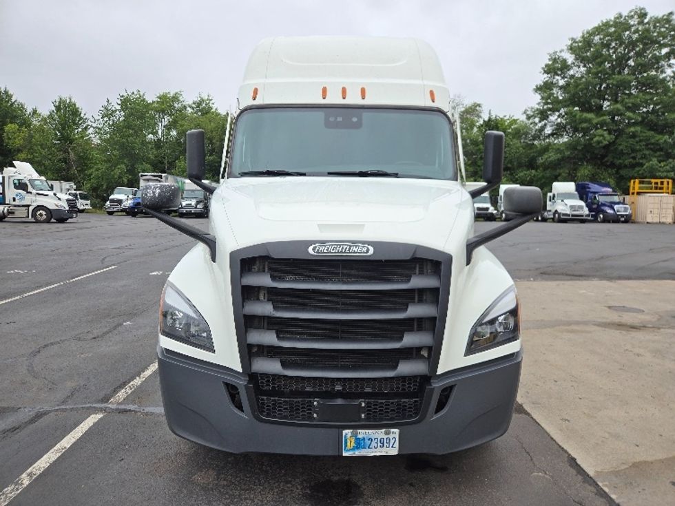 Sleeper Tractor-Heavy Duty Tractors-Freightliner-2020-T12664ST-Hazleton-PA-541,790\n\t\tmiles-$ 57,750 - Image 2
