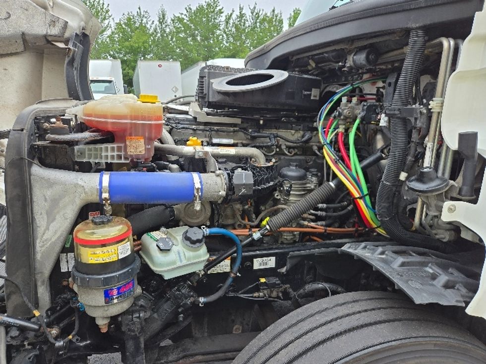 Sleeper Tractor-Heavy Duty Tractors-Freightliner-2020-T12664ST-Hazleton-PA-541,790\n\t\tmiles-$ 57,750 - Image 20
