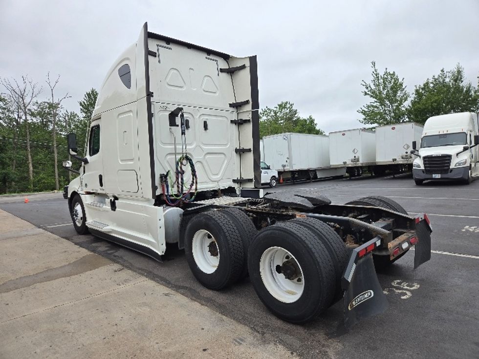 Sleeper Tractor-Heavy Duty Tractors-Freightliner-2020-T12664ST-Hazleton-PA-541,790\n\t\tmiles-$ 57,750 - Image 5