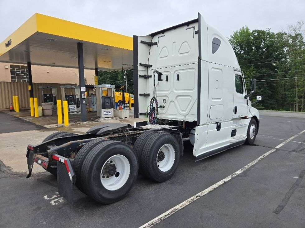 Sleeper Tractor-Heavy Duty Tractors-Freightliner-2020-T12664ST-Hazleton-PA-541,790\n\t\tmiles-$ 57,750 - Image 7